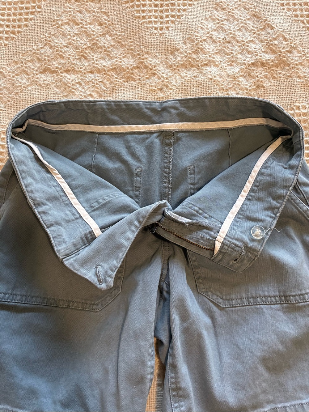 L.L. Bean Favorite Fit Shorts Womens Sz 4 Blue Gray Chino Flat Front Casual - Picture 8 of 11